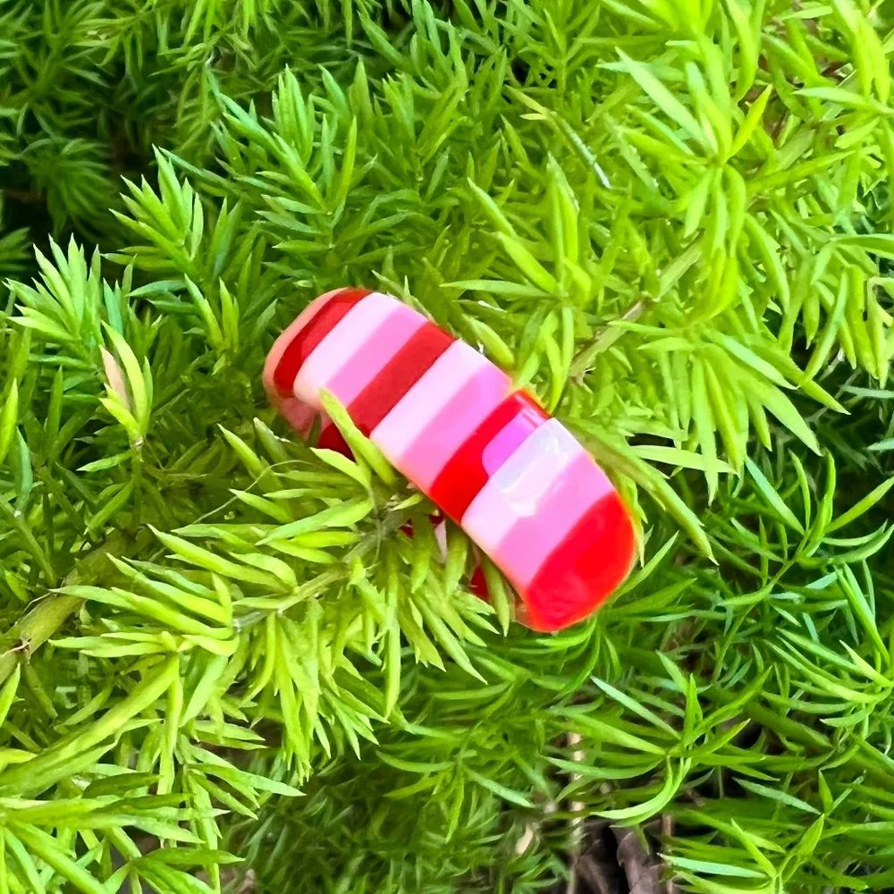 Acrylic ring - Picture 1 of 4